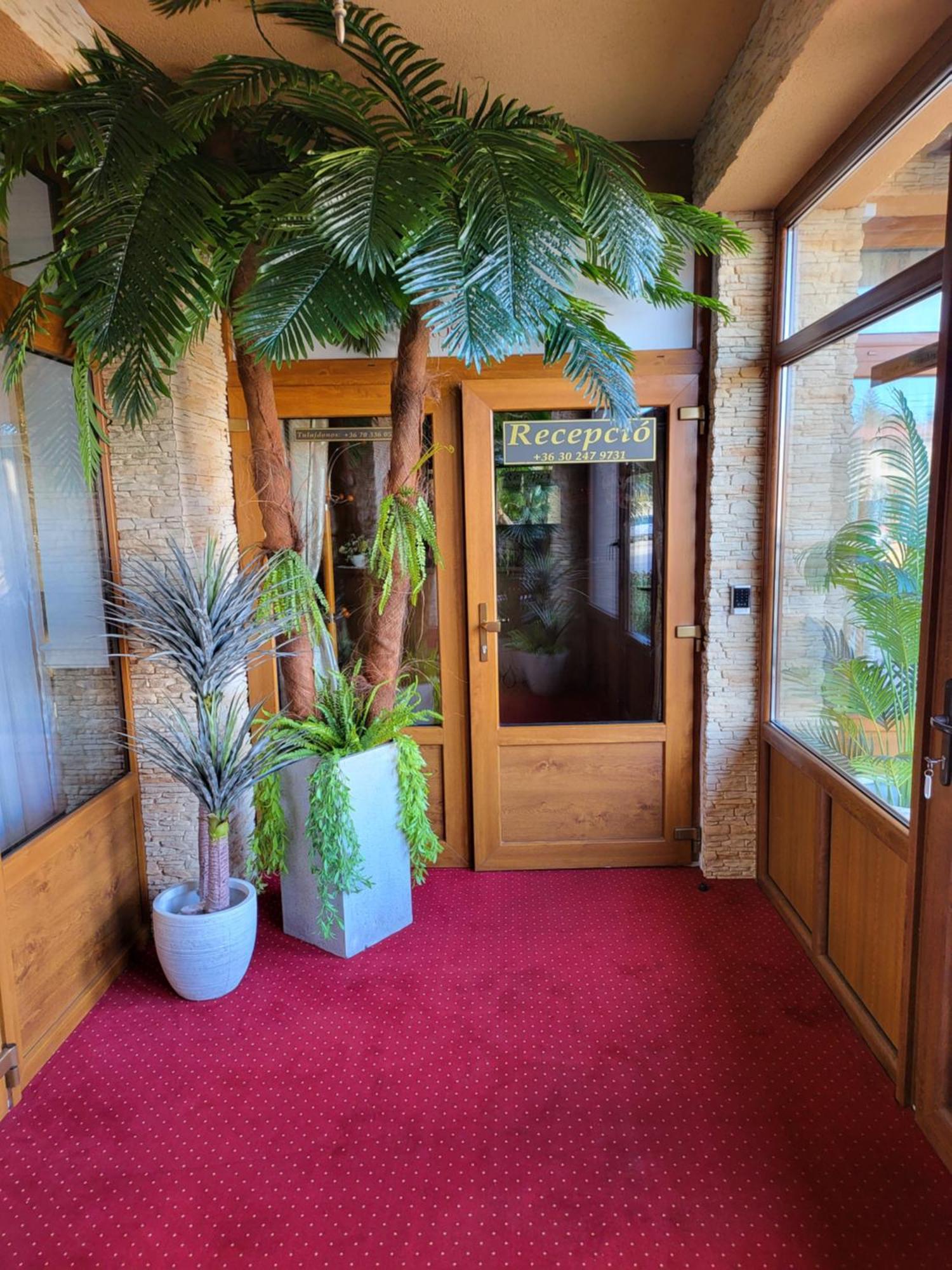 Voeroes Alom Panzio Bed & Breakfast Tiszakécske Exterior photo